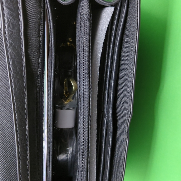 Touchscreen Purse (brand new, leopard) - Picture 5 of 6